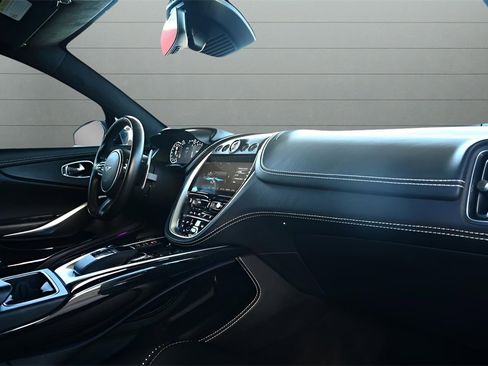 Used 2021 Aston Martin DBX image 33