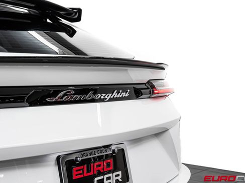 Used 2024 Lamborghini Urus Performante AWD/4WD image 24