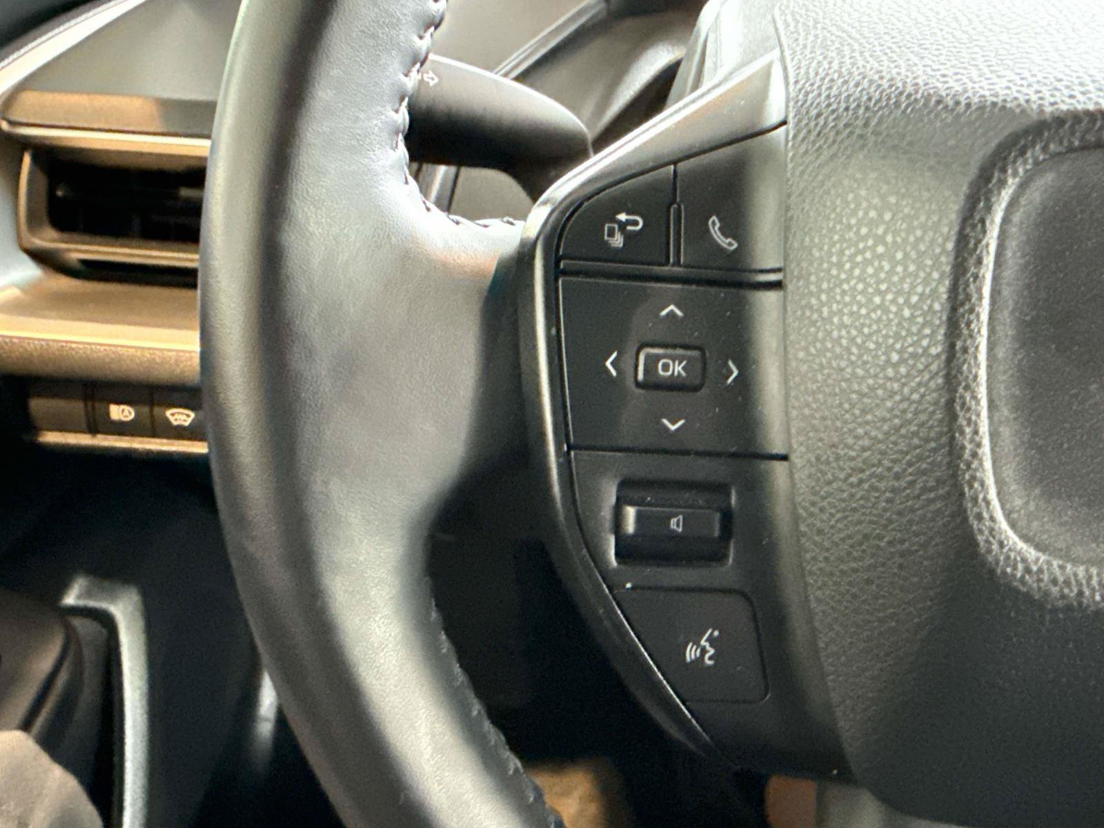 Used 2025 Toyota Prius LE FWD image 24