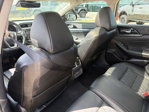 Used 2023 Nissan Maxima Platinum w/ Sport Mat Group FWD image 16