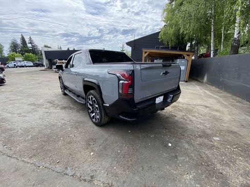 Used 2025 Chevrolet Silverado EV RST AWD/4WD image 4