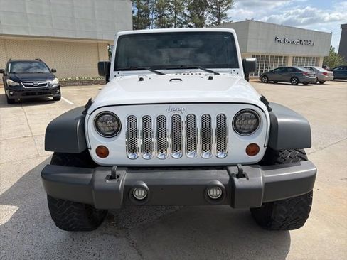 Used 2013 Jeep Wrangler Unlimited Sport image 3