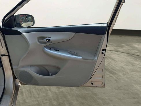 Used 2012 Toyota Corolla LE FWD image 23