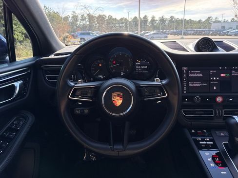 Used 2023 Porsche Macan Turbo image 18
