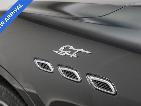 Used 2022 Maserati Levante GT AWD/4WD image 37