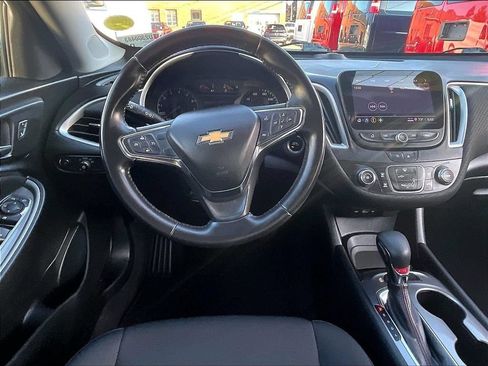 Used 2021 Chevrolet Malibu RS FWD image 17