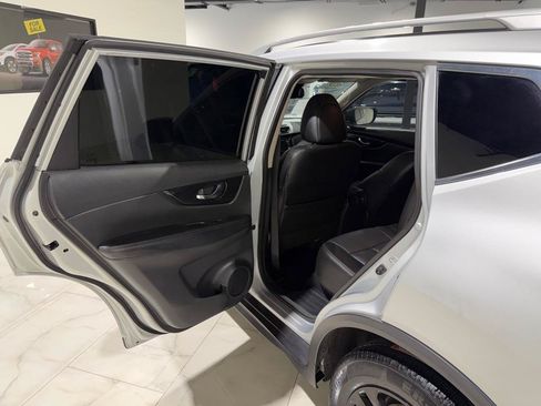 Used 2019 Nissan Rogue SL FWD image 14