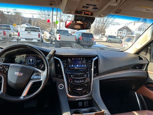 Used 2019 Cadillac Escalade Luxury image 10