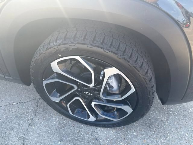Used 2024 Chevrolet Trax RS w/ Sunroof Package FWD image 7