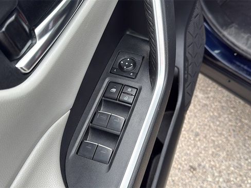Used 2023 Toyota RAV4 XLE Premium image 9
