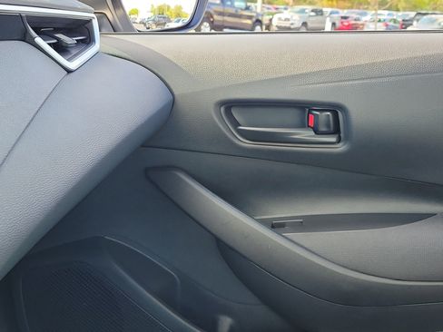 Used 2025 Toyota Corolla LE FWD image 29