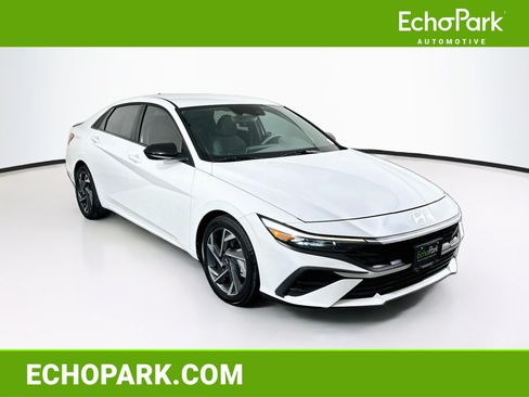 Used 2025 Hyundai Elantra Sport FWD image 1