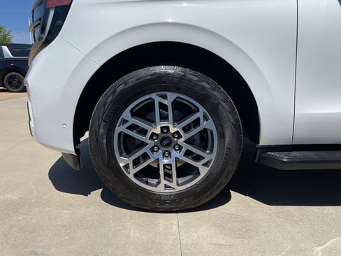Used 2025 Ford Expedition Active AWD/4WD image 18
