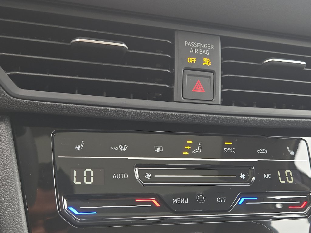 Used 2026 Volkswagen Jetta SE FWD image 19