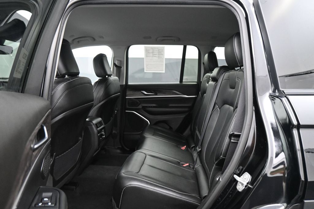 Used 2023 Jeep Grand Cherokee Limited w/ Black Appearance Package AWD/4WD image 20