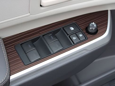 Used 2023 Toyota Sienna LE image 16