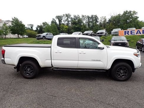 Used 2018 Toyota Tacoma SR5 AWD/4WD image 7