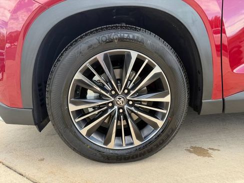 Certified 2026 Toyota Grand Highlander AWD Hybrid image 25