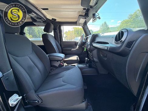 Used 2015 Jeep Wrangler Sport w/ Quick Order Package 24S AWD/4WD image 15
