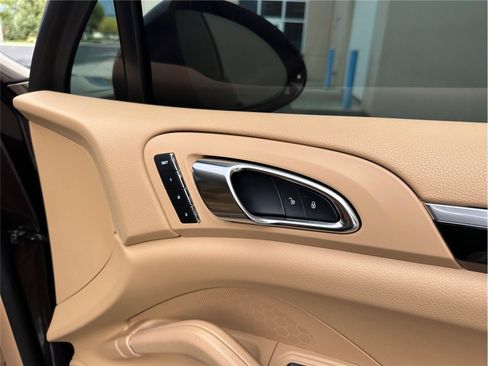 Used 2017 Porsche Cayenne Platinum Edition AWD/4WD image 49
