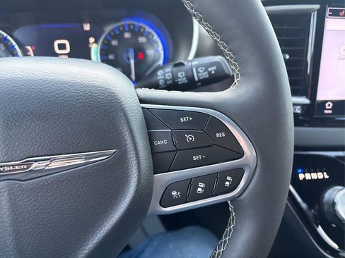 Used 2025 Chrysler Pacifica Select FWD image 23