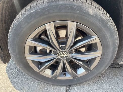 Used 2022 Volkswagen Tiguan SE AWD/4WD image 19