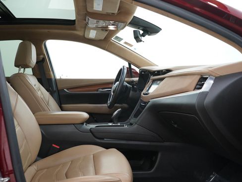 Used 2018 Cadillac XT5 Platinum AWD/4WD image 13