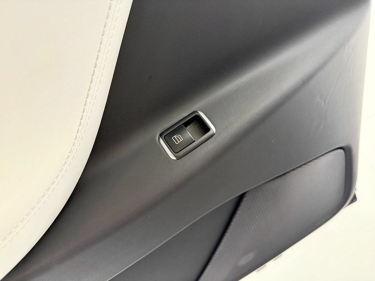 Used 2018 Tesla Model X 75D AWD/4WD image 37