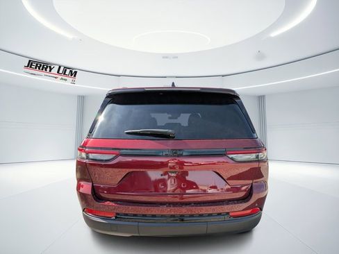 New 2025 Jeep Grand Cherokee Altitude image 4