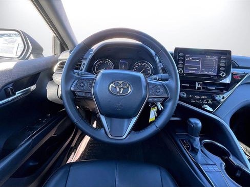 Used 2024 Toyota Camry SE image 11