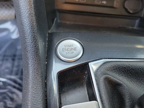 Used 2022 Volkswagen Tiguan SE image 37