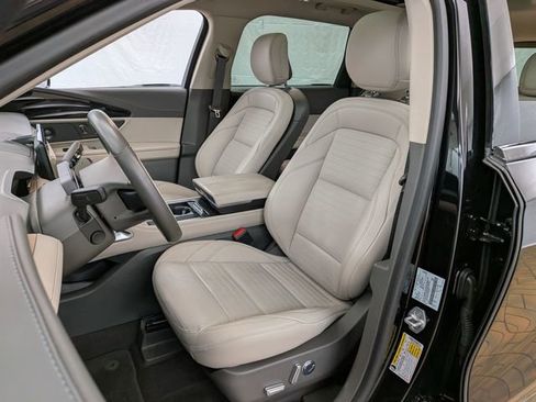 Used 2025 Lincoln Nautilus Reserve w/ Jet Appearance Package image 16