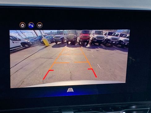 Used 2025 Chevrolet Equinox LT image 17