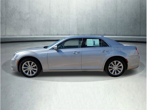 Used 2017 Chrysler 300 Limited AWD/4WD image 2