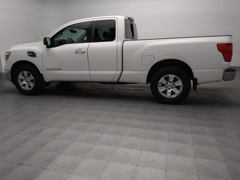 Used 2017 Nissan Titan SV image 3