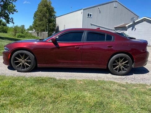 Used 2017 Dodge Charger R/T RWD image 2