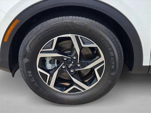 Used 2025 Kia Sportage LX FWD image 19