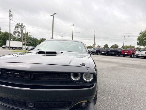 Used 2022 Dodge Challenger R/T Scat Pack w/ Shaker Package RWD image 9