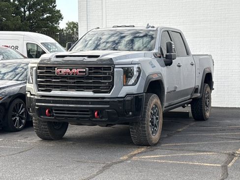 Used 2025 GMC Sierra 2500 AT4X AWD/4WD image 3
