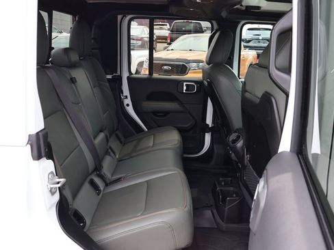 Used 2024 Jeep Gladiator Mojave AWD/4WD image 25