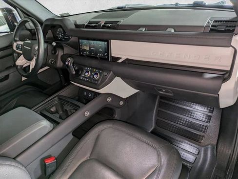 Used 2024 Land Rover Defender 110 S image 23