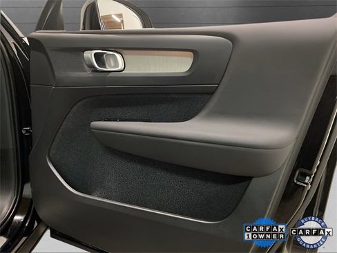 Used 2025 Volvo XC40 B5 Plus image 89