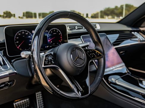 Used 2023 Mercedes-Benz S 580 4MATIC Sedan w/ AMG Line image 37