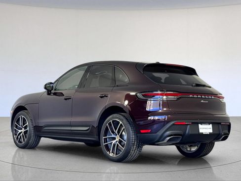 Certified 2026 Porsche Macan AWD/4WD image 3