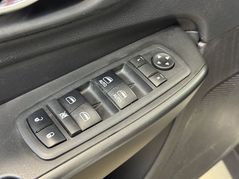 Used 2019 Jeep Cherokee Trailhawk w/ Cold Weather Group image 9