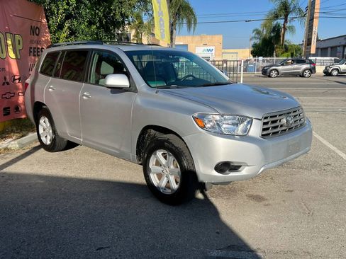 Used 2010 Toyota Highlander 2WD image 3