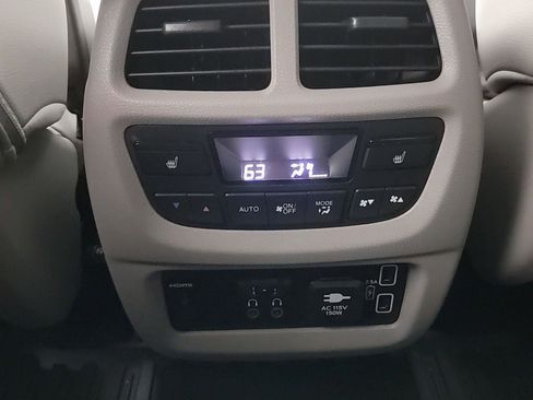 Used 2020 Honda Pilot Touring image 24