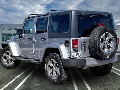Used 2018 Jeep Wrangler Unlimited Sahara AWD/4WD image 10