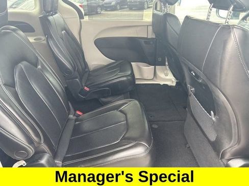 Used 2023 Chrysler Pacifica Touring-L FWD image 37