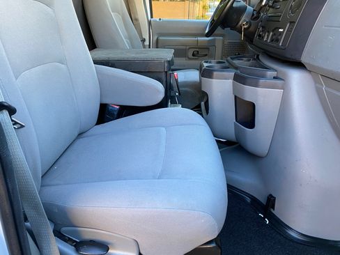 Used 2010 Ford E-250 and Econoline 250 E-250 138 WB image 27